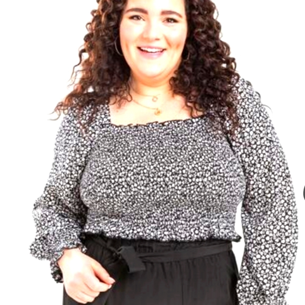 *Plus Size*‎ Francesca's Janice Smocked Ditsy floral blouse Pink & Black